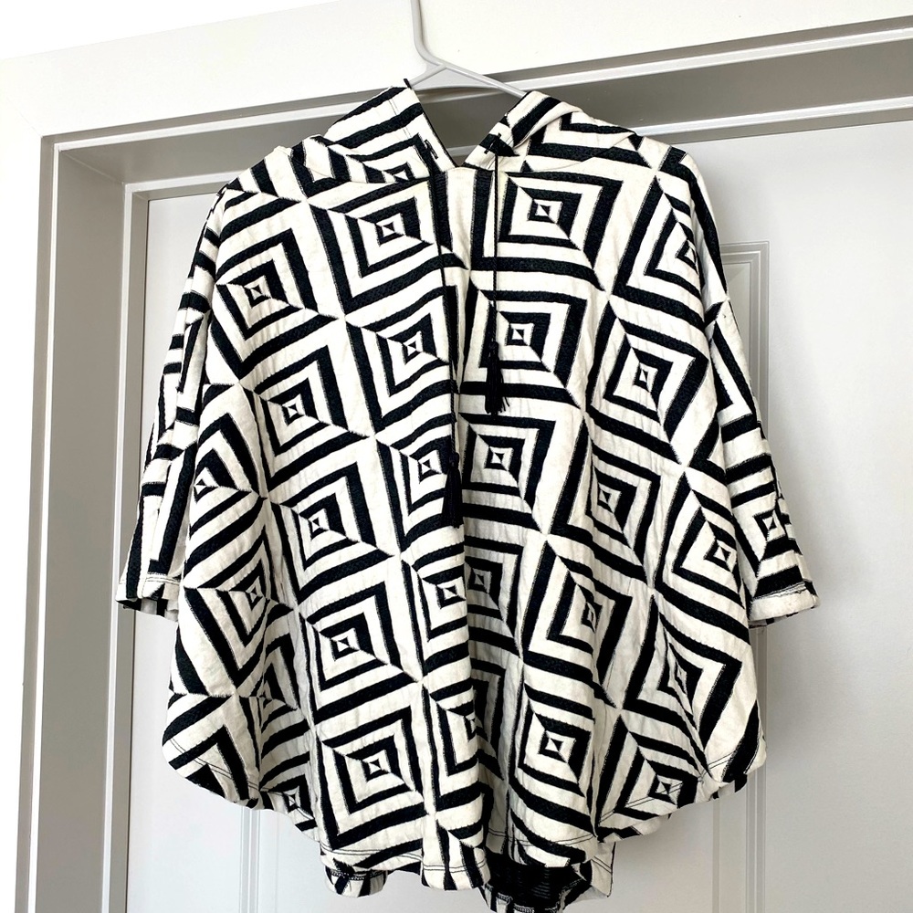 Black & White Geometric Shawl